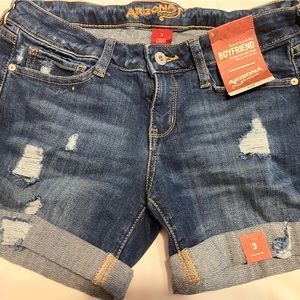NWT size 3, junior Teen, boyfriend style jean shorts